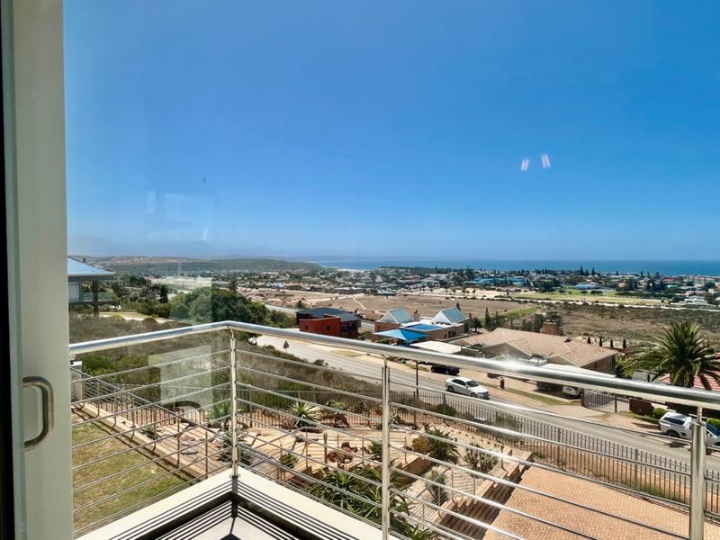 4 Bedroom Property for Sale in Hartenbos Heuwels Western Cape